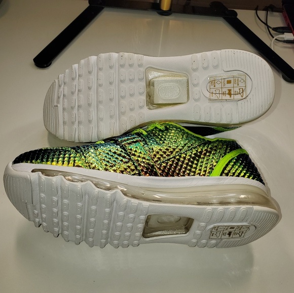 YRU Aiiire Holographic Sneakers S9 - Picture 3 of 4